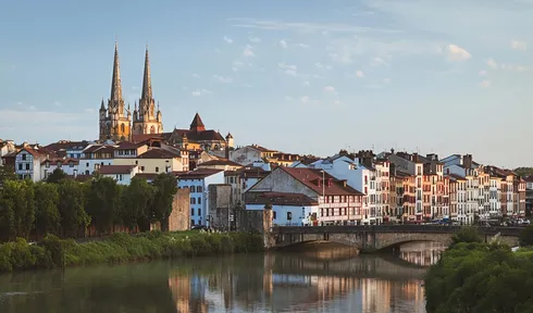 Pourquoi choisir une agence web locale à Bayonne pour votre entreprise ?